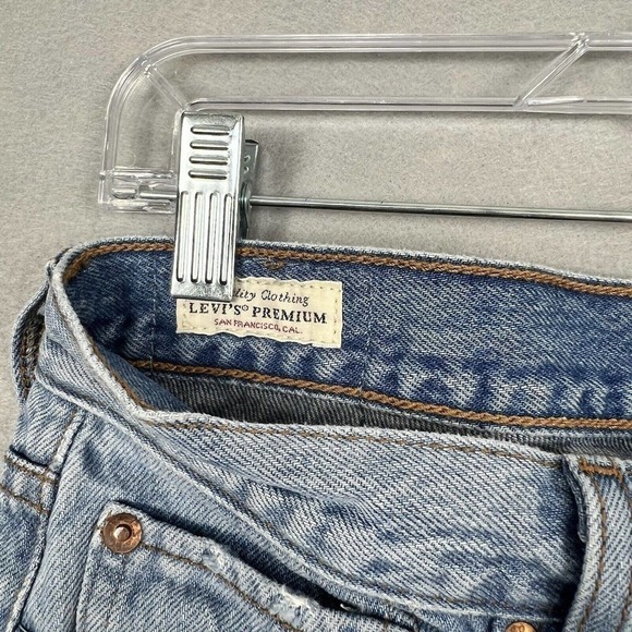 Levi's Wedgie Jeans Size 27 Light Wash Distressed Button Fly Raw Hem L25 - Picture 5 of 13